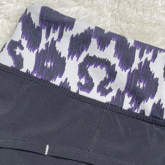 Lululemon Women's Black White Speed Animal Om Print Shorts Size 8 - Picture 5 of 5